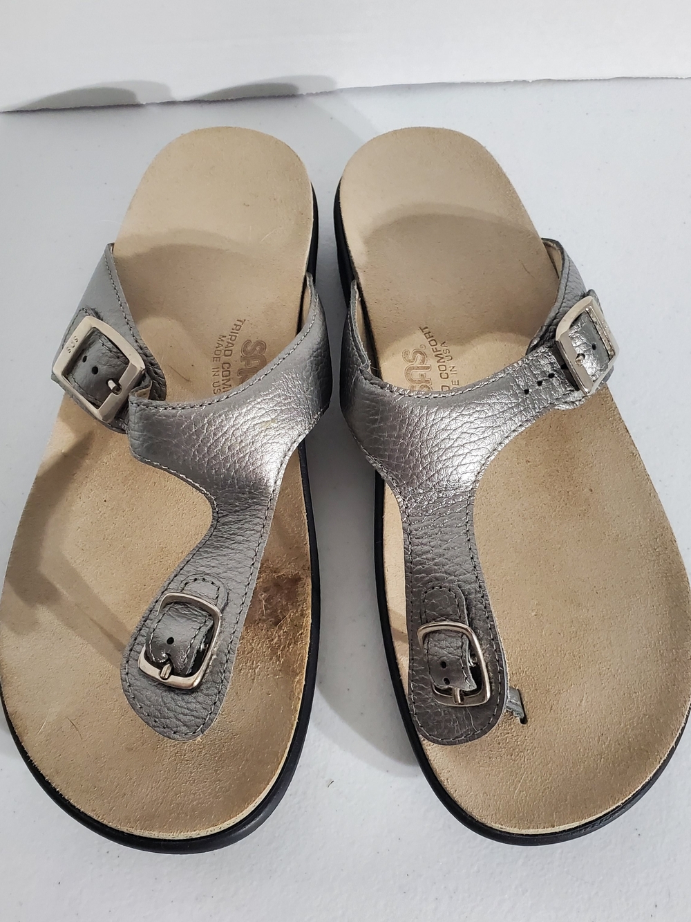 SAS Women’s 9.5 Metallic Silver Toe-Loop Sandals USA Made
